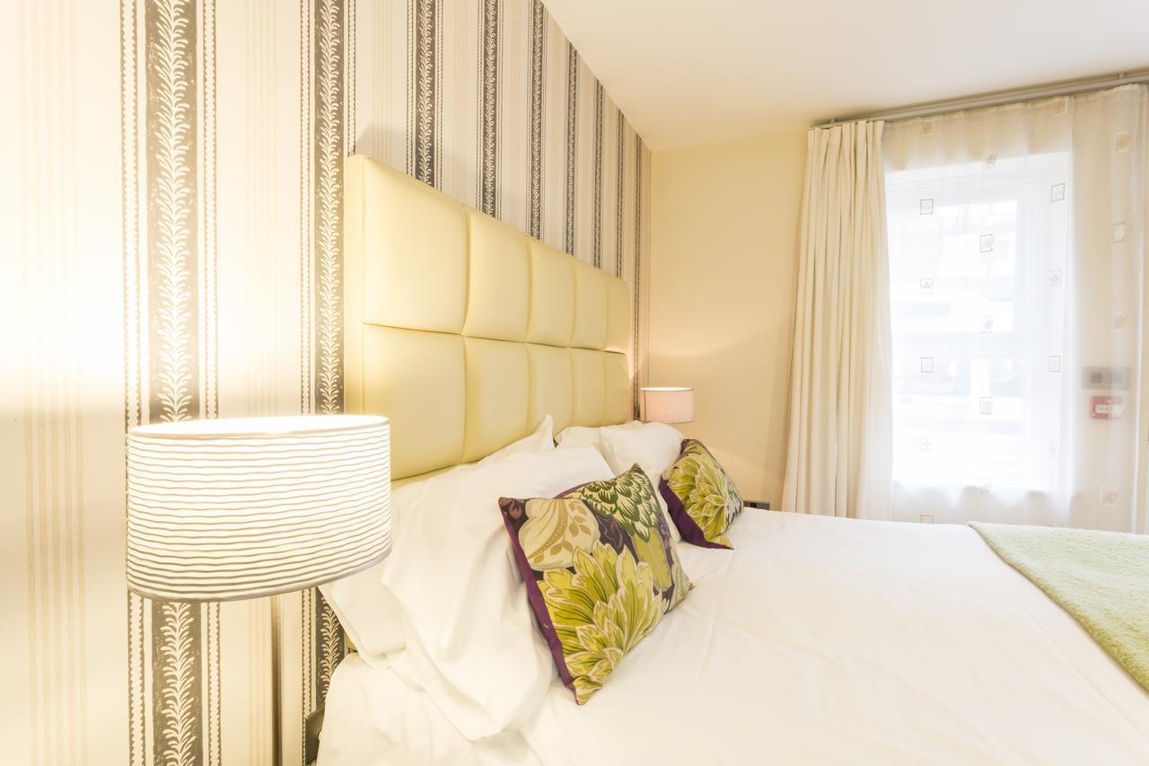 Standard King Room,719233102:JPEG